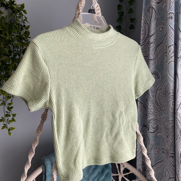 Forever 21 Tops - Forever 21 Light Green Ribbed Short Sleeve Top